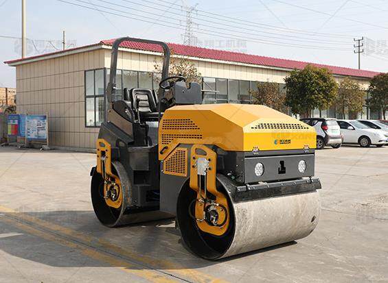  振動壓路機(jī)