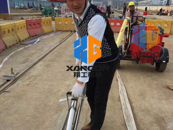 路面灌縫施工，選翔工機械瀝青灌縫機