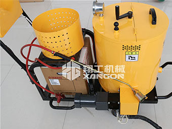 翔工瀝青灌縫機打造競爭優(yōu)勢，在養(yǎng)護設備市場中脫穎而出