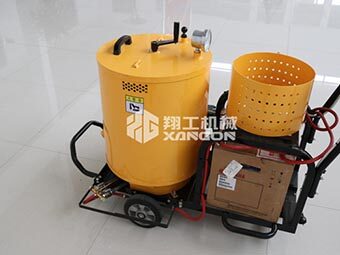 瀝青灌縫機廠家迎合路面養(yǎng)護需求，適應市場變化