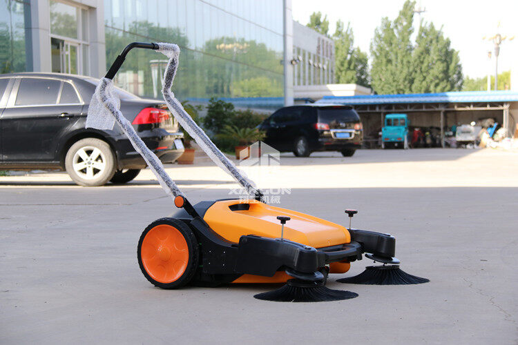 過來人：手推式掃地機這么做，比電動掃地車都值！