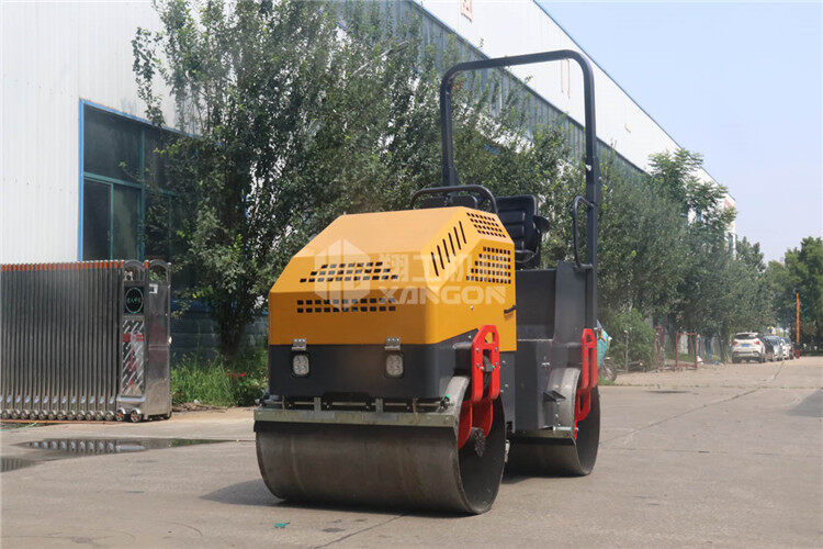 小型壓路機(jī)輪胎如何防老化？保養(yǎng)比什么都重要